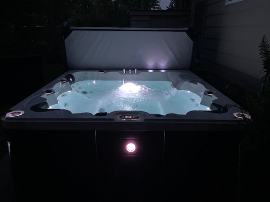 The Liberty Spas LYS 6000 Luxury 240V 6 Person Spa