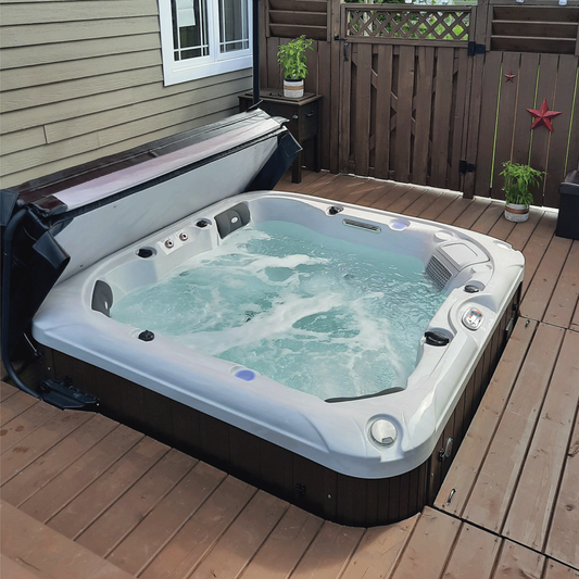 The Liberty Spas LYS 5000 Luxury 240V 6 Person Spa