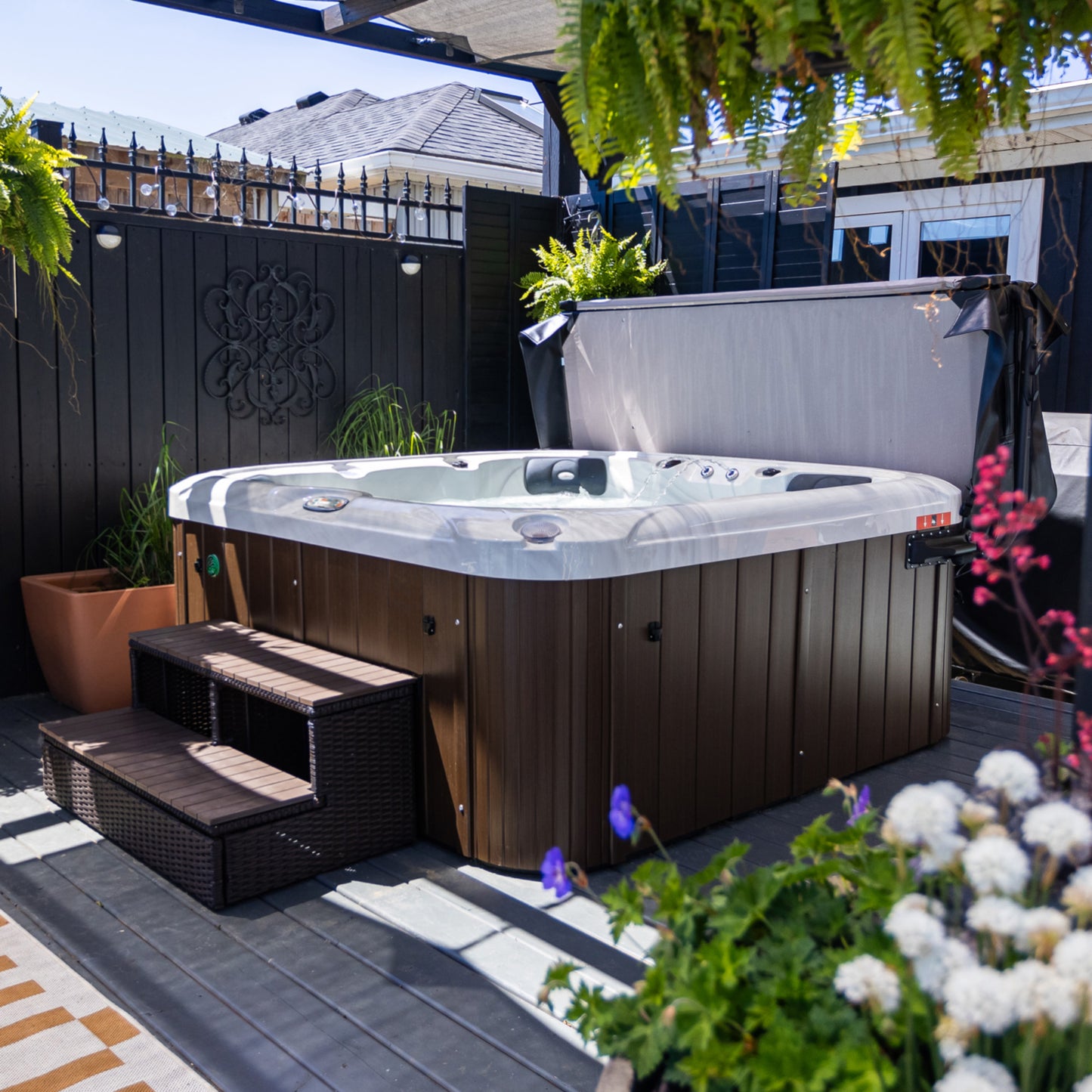 Liberty Spas 6 Person LYS 5000 Luxury 240V Spa