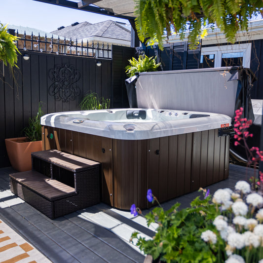 The Liberty Spas LYS 5000 Luxury 240V 6 Person Spa